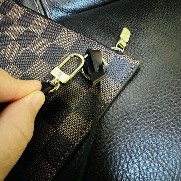 Louis Vuitton Neverfull GM Pouch - Picture 5 of 9